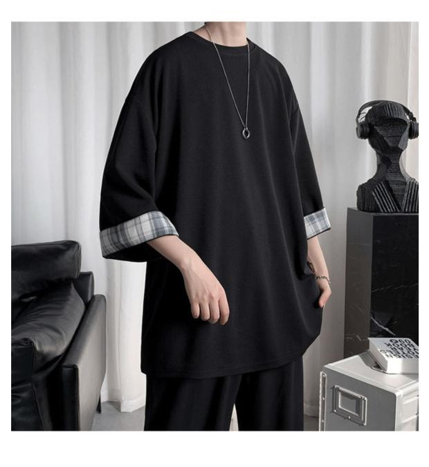 ゆったりシルエットのビッグサイズTシャツ