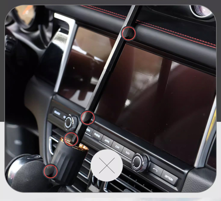 자동차 내부에서 본 햇빛가리개 사용 장면