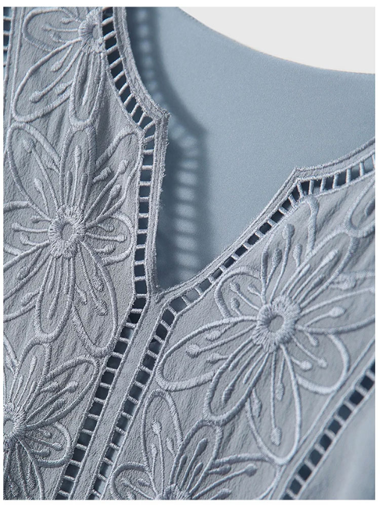 高級感あふれる刺繍ディテール