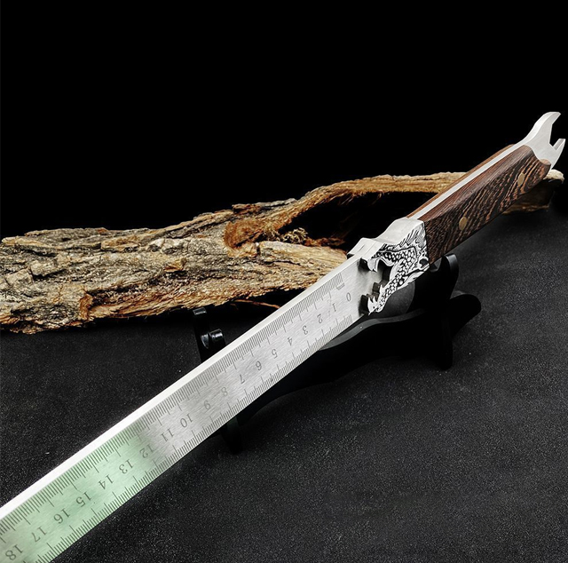 工業現場で使用中のスチール定規