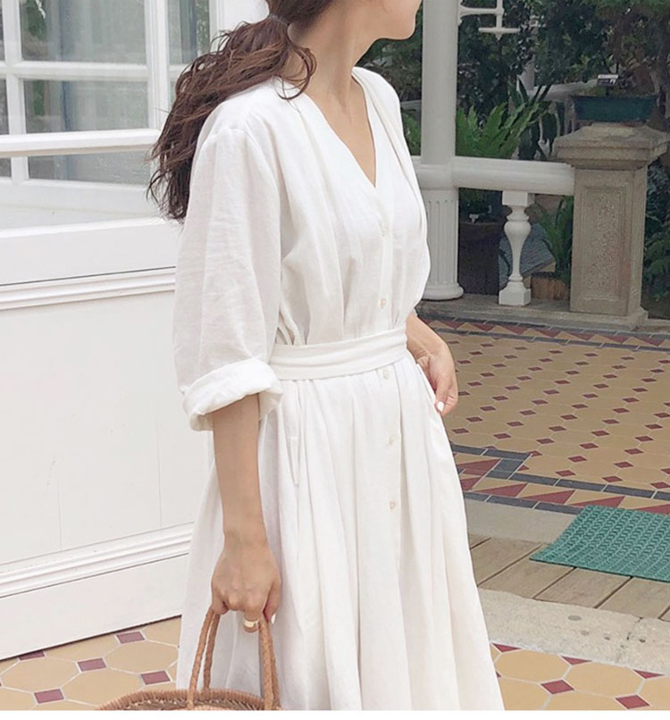 体型カバー効果抜群のVネックワンピース