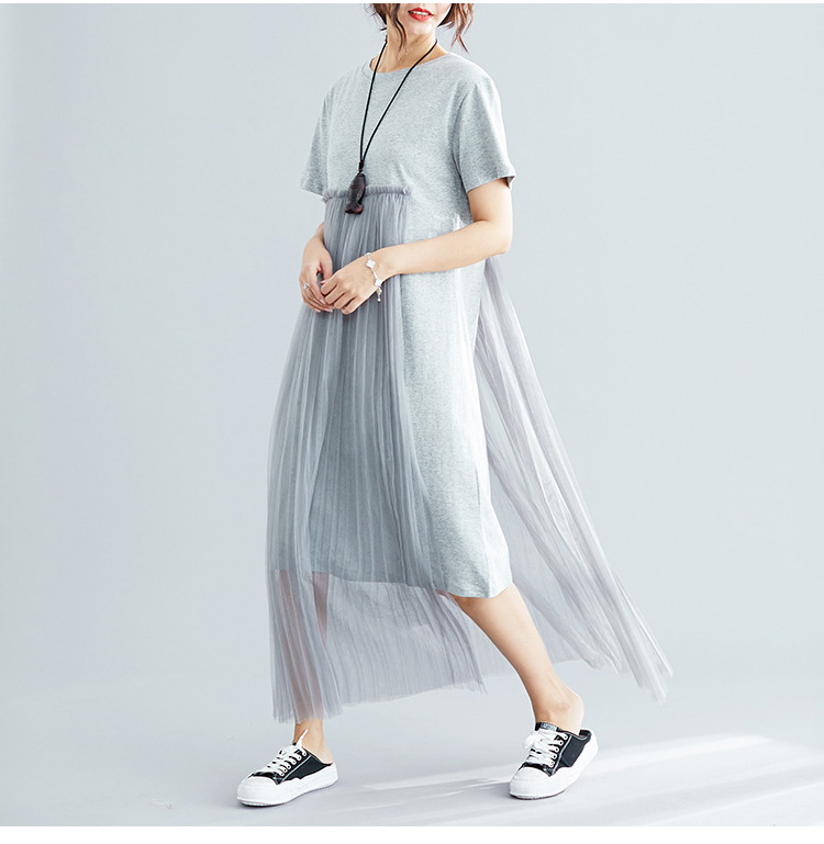 透け感のあるチュールスカート部分