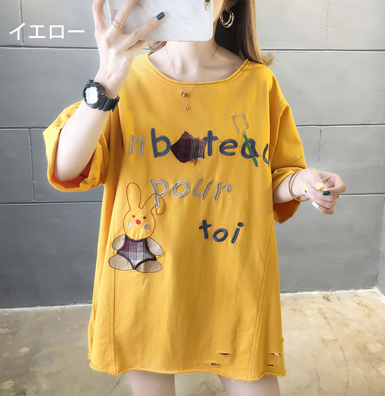 ナチュラルファッションのTシャツ襟元アップ