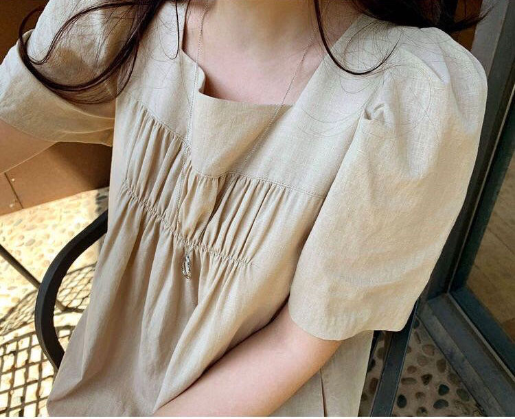 美シルエットワンピースのサイドビュー