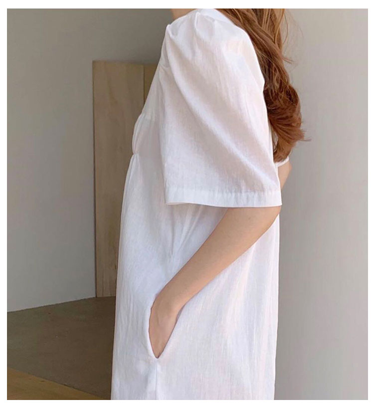 エレガントなレースワンピースディテール