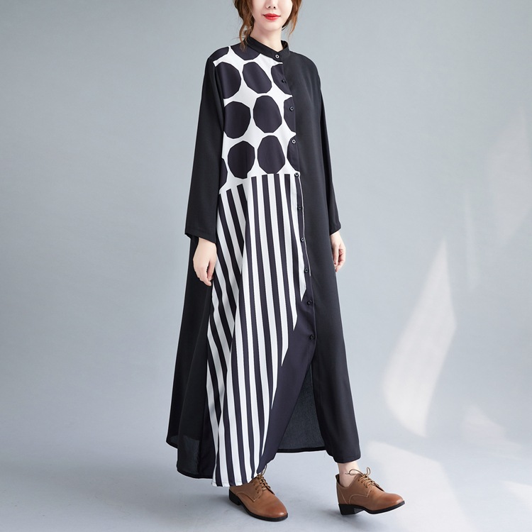 シンプルで上品な長袖ワンピースのディテール