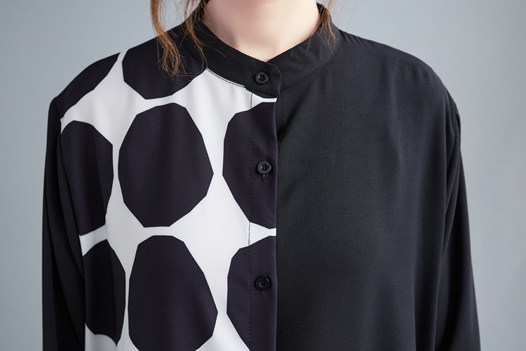 フォーマルなシーンにも合う長袖ワンピース