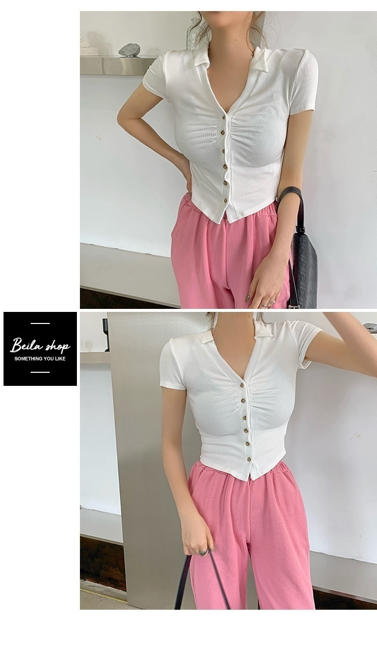 심플한 디자인의 여성 크롭티 연출