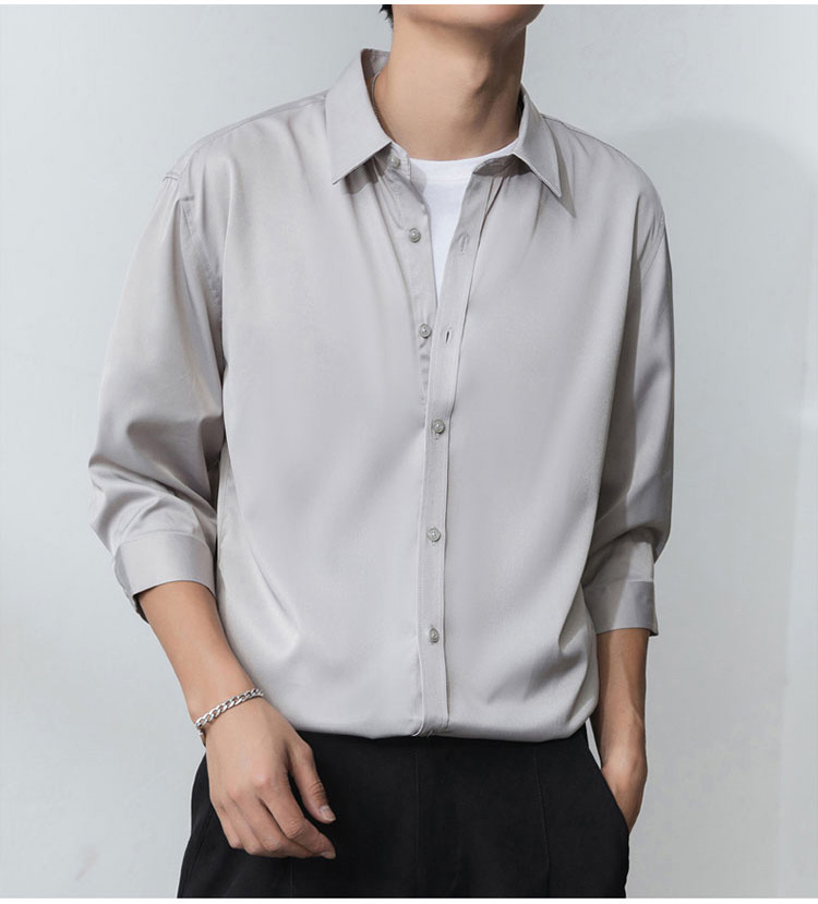 ビジネスカジュアルに合うシルクシャツコーディネート例