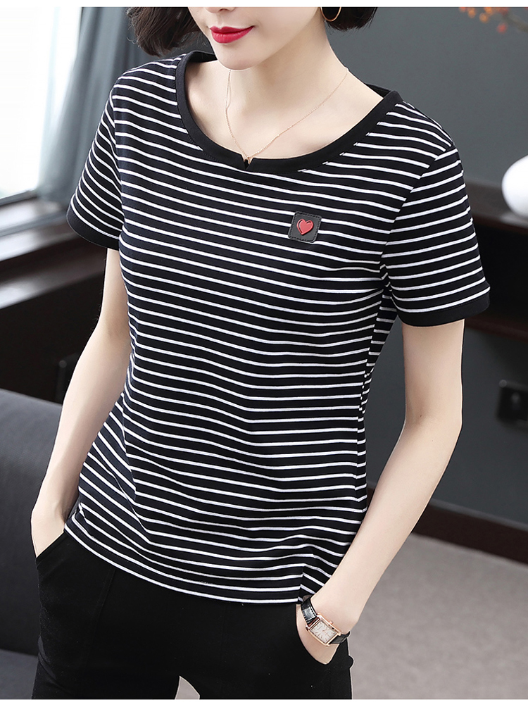 春夏向けレディースボーダーTシャツコーデ例