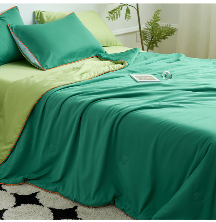 肌掛け布団の軽量感とふんわり感を表現した写真