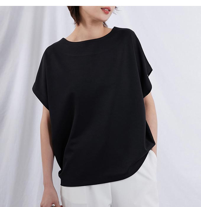 きれいめスタイルのプルオーバーコーデ