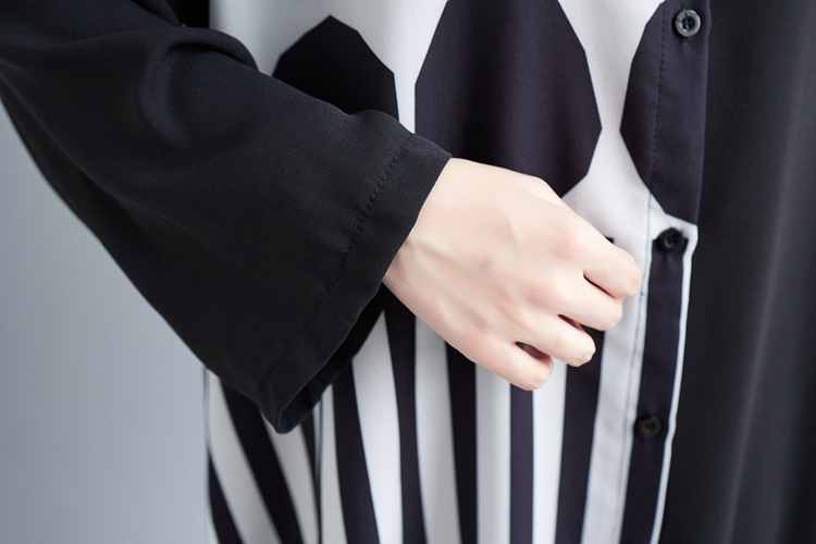 多彩なカラー展開の長袖ワンピースコレクション