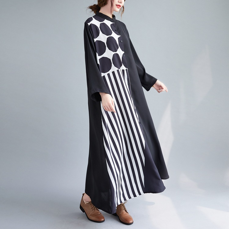 柔らかい生地感の長袖ワンピースアップ画像